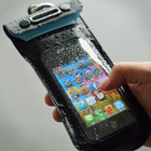 2,980円、iPhoneをアウトドア・スポーツシーンで使えるようにする防水キット 画像