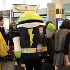 【MWC 2013 Vol.5】開幕前日……空港でインテルドロイド君がお出迎え 画像