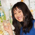 石原さとみ、ちょっぴりほろ酔い？…サントリー そそぐだけBARオープン 画像