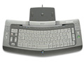 マイクロソフト、自動点灯バックライト付き薄型キーボード＆マウスセット——USBハブ充電器も 画像