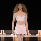 ヴィクター&ロルフ、バレリーナがまとうラテックスの服【14SSオートクチュール】 画像