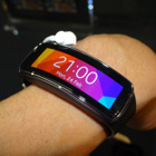 【MWC 2014 Vol.32】サムスン、曲面有機EL搭載「Gear Fit」もTizen OS搭載 画像