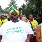 ブラジルの名物巨漢サポーターが“日本発の応援歌”でネイマールを応援 画像