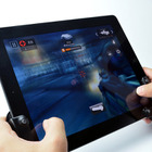 iPadがゲーム機に? 吸盤式でしっかり固定できるゲームグリップ 画像