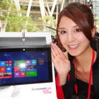 今度の「YOGA Tablet 2」は“壁掛け”もできる！レノボが新タブレットを発表 画像