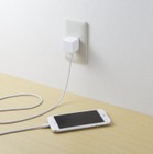 「Made for iPhone」取得のLightningケーブル一体型AC充電器 画像