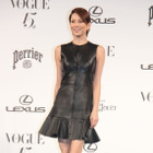 米倉涼子、今年はバタバタ働きまくった!…美脚きらめく衣装で授賞式 画像