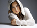 え、笑顔も!? YUIが神秘のベールを少しだけ外して素顔を公開 画像