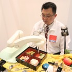 セコム、介護向けの食事支援ロボット「マイスプーン」を展示 画像