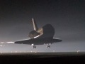 スペースシャトル「エンデバー号」、ケネディ宇宙センターに無事帰着 画像