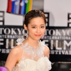 AKB48島崎遥香、東京国際映画祭で純白ドレス姿を披露！ 画像