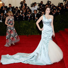 レッドカーペットの主役はトレーンを引くクチュールドレス【2014MET BALL】 画像