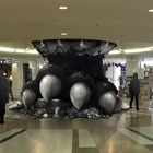 池袋サンシャインシティに巨大なゴジラの足が登場 画像