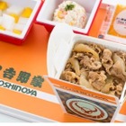 JAL国際線メニューに吉野家の牛丼 画像