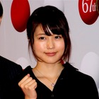 有村架純、ドレスから覗いた長い美脚にファン「大人の生足」 画像