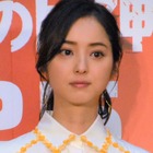 佐々木希、アルマーニのゲストでイタリアへ!かっこ良すぎる大人ドレスで登場 画像