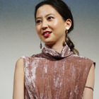 河北麻友子、背中ぱっくりセクシー衣装で登場「1920年代のビンテージ感のあるワンピで」 画像