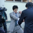 小栗旬、ドラマ『CRISIS』からバトルシーンの一部公開 画像