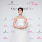 三吉彩花が誕生日にウエディングドレス姿を披露！ 画像
