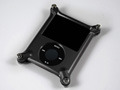 メタル削り出しのiPod nanoケースに新色ブラック追加——実売14,800円 画像