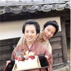 桜庭ななみ、NHK大河『西郷どん』現場で誕生日！主演の鈴木亮平と2ショット 画像