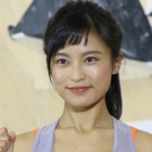 小島瑠璃子、AYAの腹筋美にほれぼれ。2018年は「腹筋を割る」 画像