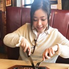 ただ者じゃねぇぞ！岩塩で食べるステーキ店の俵型ハンバーグ 画像