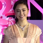 モデル・斎藤夏美、淡いピンクのドレスでワイン堪能 画像