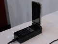 【CEATEC JAPAN 2008 Vol.5】携帯電話の大画面化、1つの答えが「プロジェクターケータイ」 画像