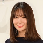 小嶋陽菜、胸元と引き締まったヒップが際立つセクシー動画公開 画像