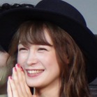 藤井サチ、水着姿のバックスタイルを披露! 画像