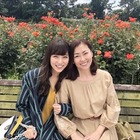 石川恋、中山美穂との仲睦まじい“母娘ショット”公開！ 画像