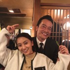 岡田結実、“妖精のおじさん”遠藤憲一との仲良しオフショット公開！ 画像