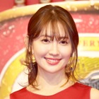 小嶋陽菜、真赤なノースリーブのワンピース姿で登場!会場からは熱視線 画像