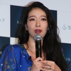 紅蘭、出産後初の公の場で「幸せです。毎日子どものにおいをかいでいます!」 画像