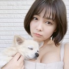 寺本莉緒、豊満バストに愛犬が！ファン嫉妬「幸せそう」「ラクになりたい……」 画像