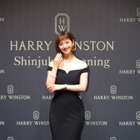 佐々木希、肩出しドレス姿に“総額約4.4億円”のジュエリーに緊張! 画像