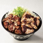 伝説のすた丼屋、「ゴロ肉ステーキ」と「すたみな唐揚げ」のせた豪快丼を期間限定販売 画像