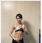 劇団4ドル50セント・長谷川晴奈、見事な“エイトパック”腹筋を公開！ 画像