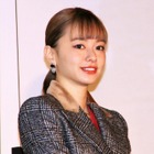 伊藤容疑者と交際報道の山本舞香、『DJアゲ太郎』舞台挨拶 画像