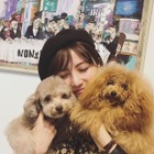 石川恋、愛犬抱っこし至福の表情！幸せショットにファンも癒されまくり 画像