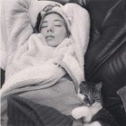 「寝正月サイコーだぜぇ」仲里依紗、猫とのまったり寝姿公開 画像