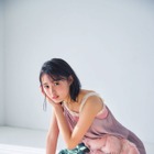 乃木坂46・遠藤さくら、パープルワンピで爽やかなグラビア披露 画像