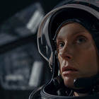 火星に向かうミッション途中、予期せぬ密航者が現れ......映画『密航者』Netflixで明日配信 画像