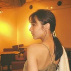 石川恋、キャミワンピ姿で美しい背中披露!「艶っぽい」「色気にクラクラ」 画像