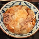 歴代“冷やしうどん”で人気NO.1! 丸亀製麺「鬼おろし肉ぶっかけ」を実食! 画像