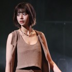 【TGC teen 2021】『JJ』モデル・小山ティナ、デコルテ美&胸元セクシー衣装でランウェイ 画像