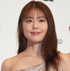 有村架純、シルバーのドレススタイルで登場「非日常感があって緊張」 画像