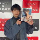 “仮面ライダー俳優”青木瞭、初写真集発売記念イベントに登場「最高の写真集ができました」 画像