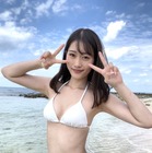 笹岡郁未、『ミスFLASH2022』グランプリ受賞報告！白ビキニショットをSNSに公開 画像